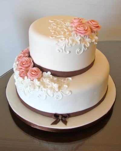 Bolo de Casamento Com Flores De Pasta Americana