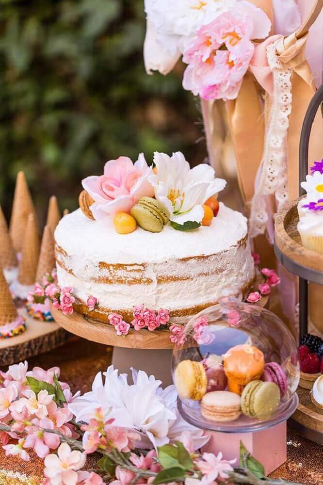 Bolo de Casamento Com Flores Naturais