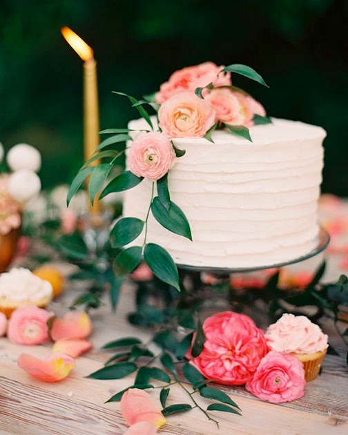 Bolo de Casamento Com Flores Naturais