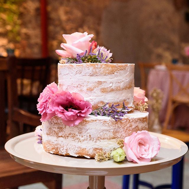 Bolo de Casamento Com Flores Naturais