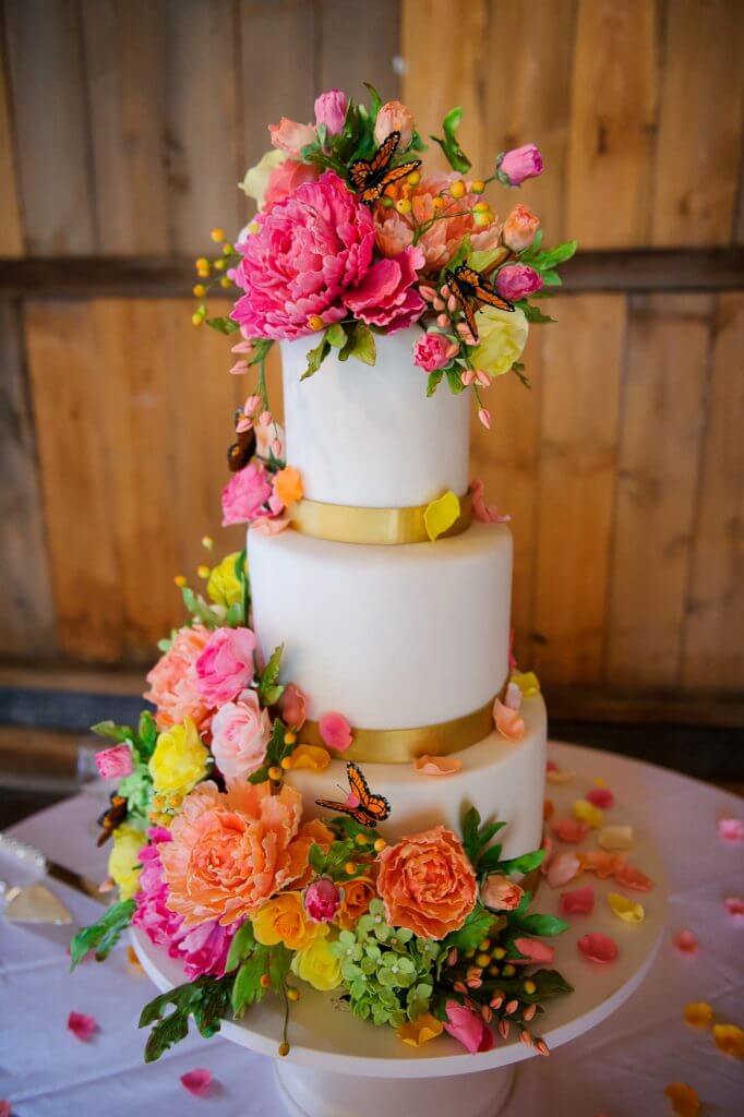 Bolo de Casamento Com Flores Naturais