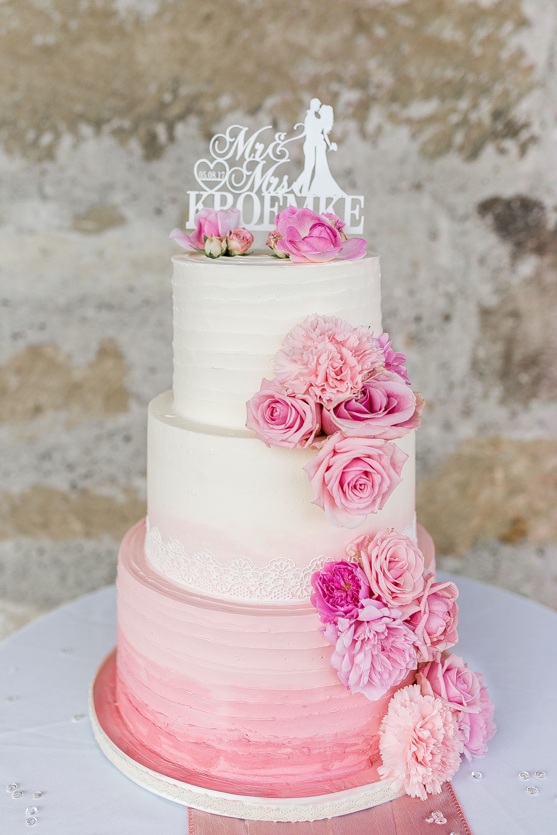 Bolo de Casamento Com Flores Rosas