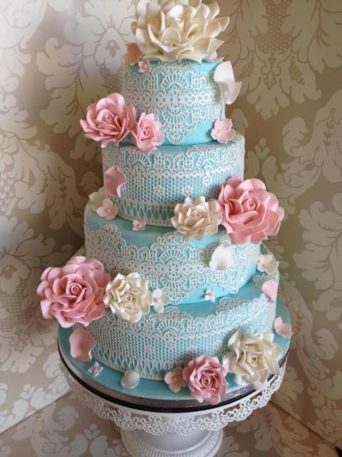 Bolo de Casamento Com Flores Rosas