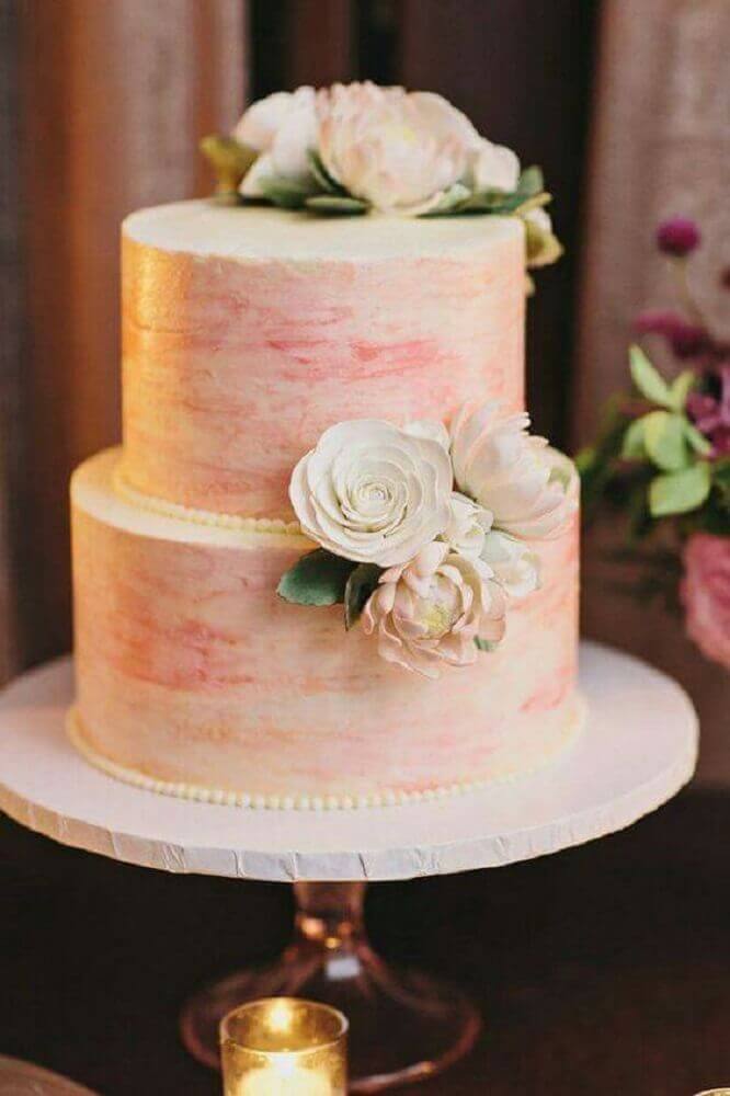 Bolo de Casamento Com Flores Simples