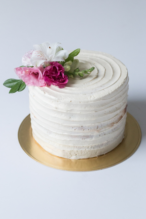 Bolo de Casamento Com Flores Simples