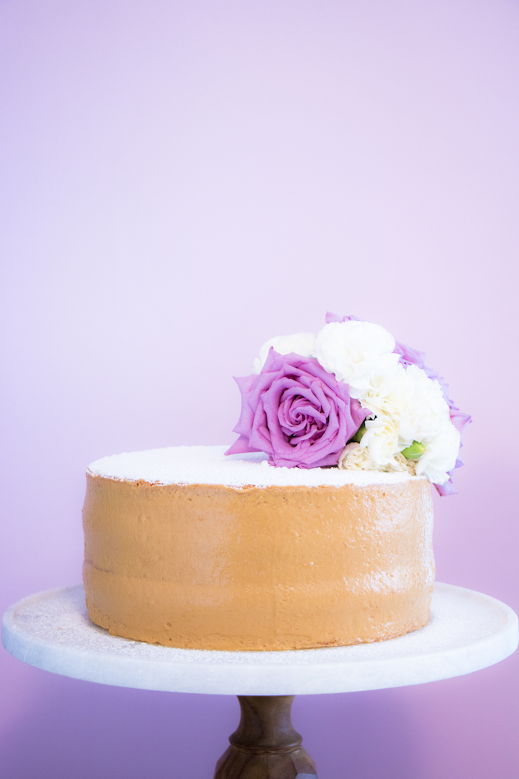 Bolo de Casamento Com Flores Simples