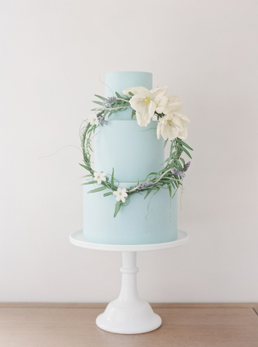 Bolo de Casamento Com Flores Simples