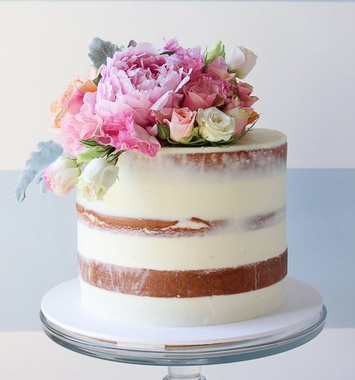 Bolo de Casamento Com Flores Simples