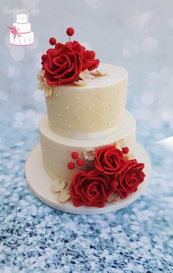 Bolo de Casamento Com Flores Vermelhas