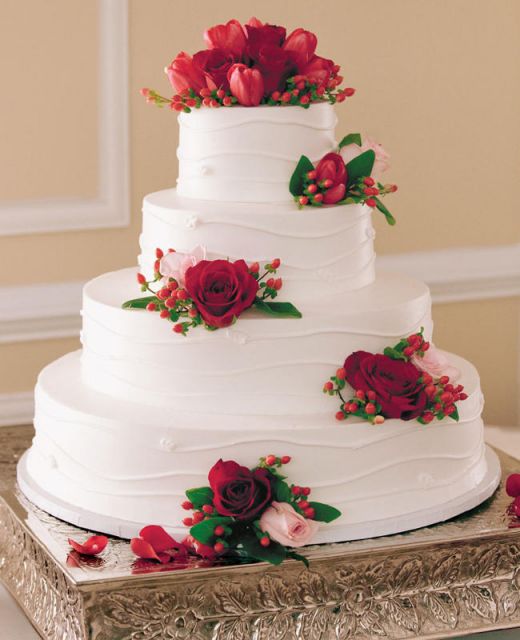 Bolo de Casamento Com Flores Vermelhas