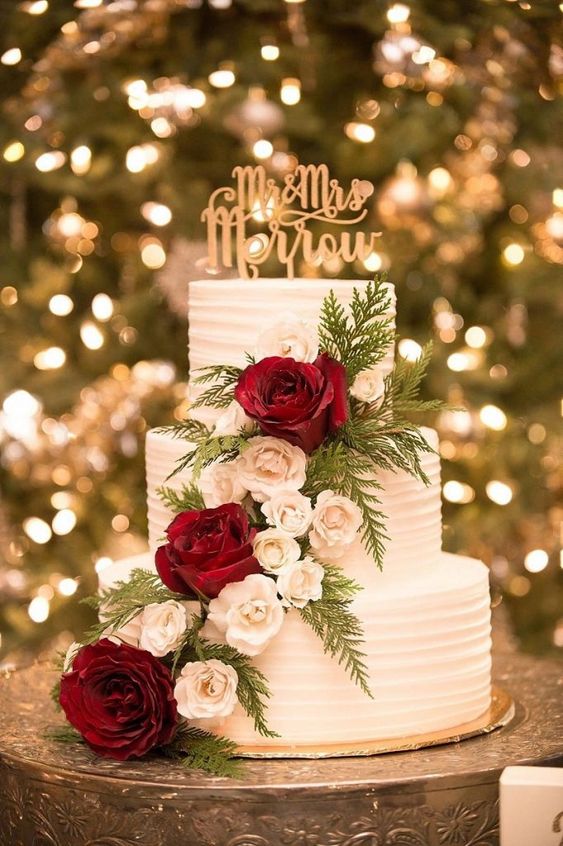 Bolo de Casamento Com Flores Vermelhas