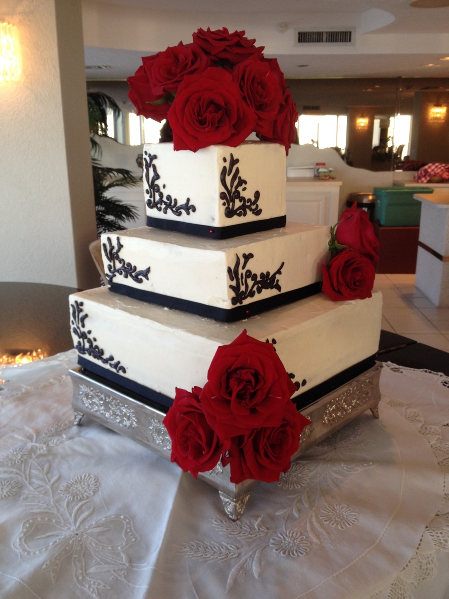 bolo de casamento quadrado Com Rosas Vermelhas