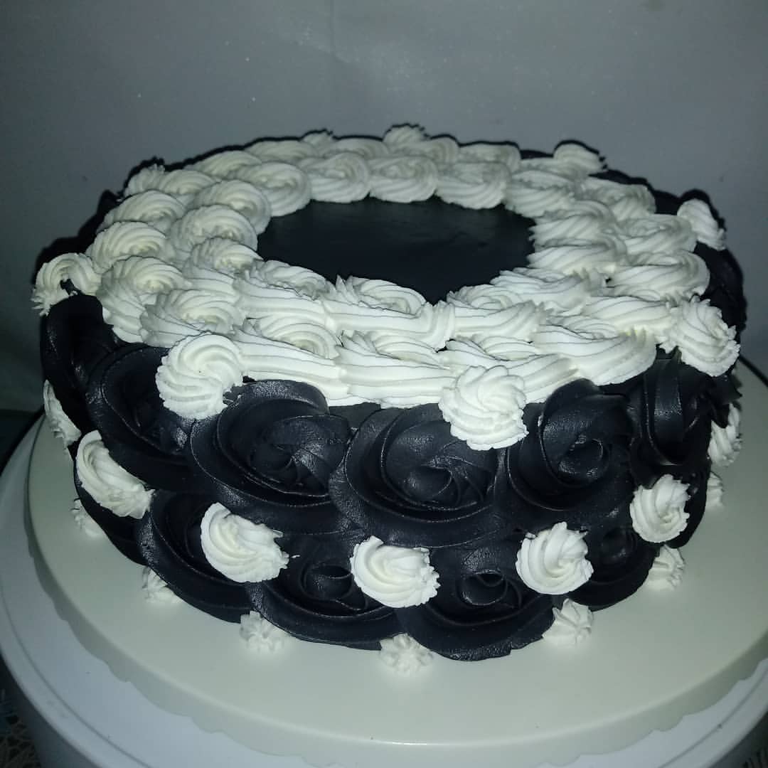 bolo preto e branco Chantilly