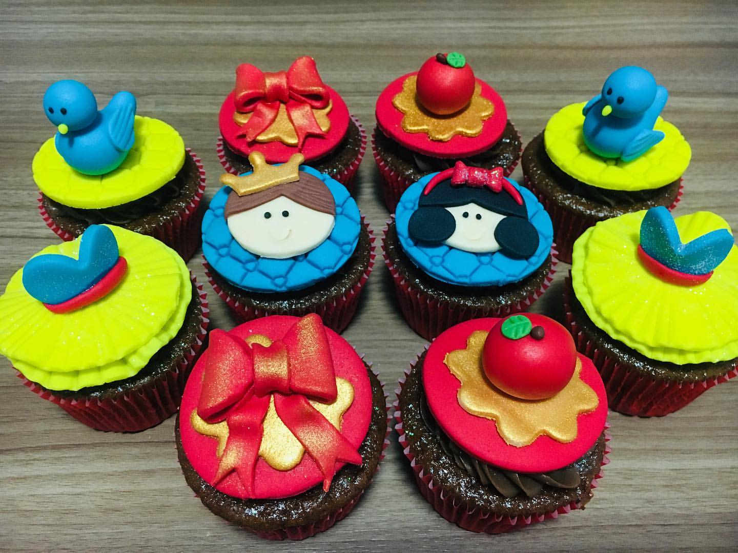 cupcake branca de neve Pasta Americana