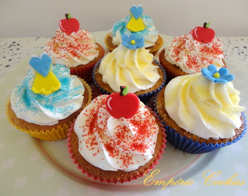 cupcake branca de neve Simples