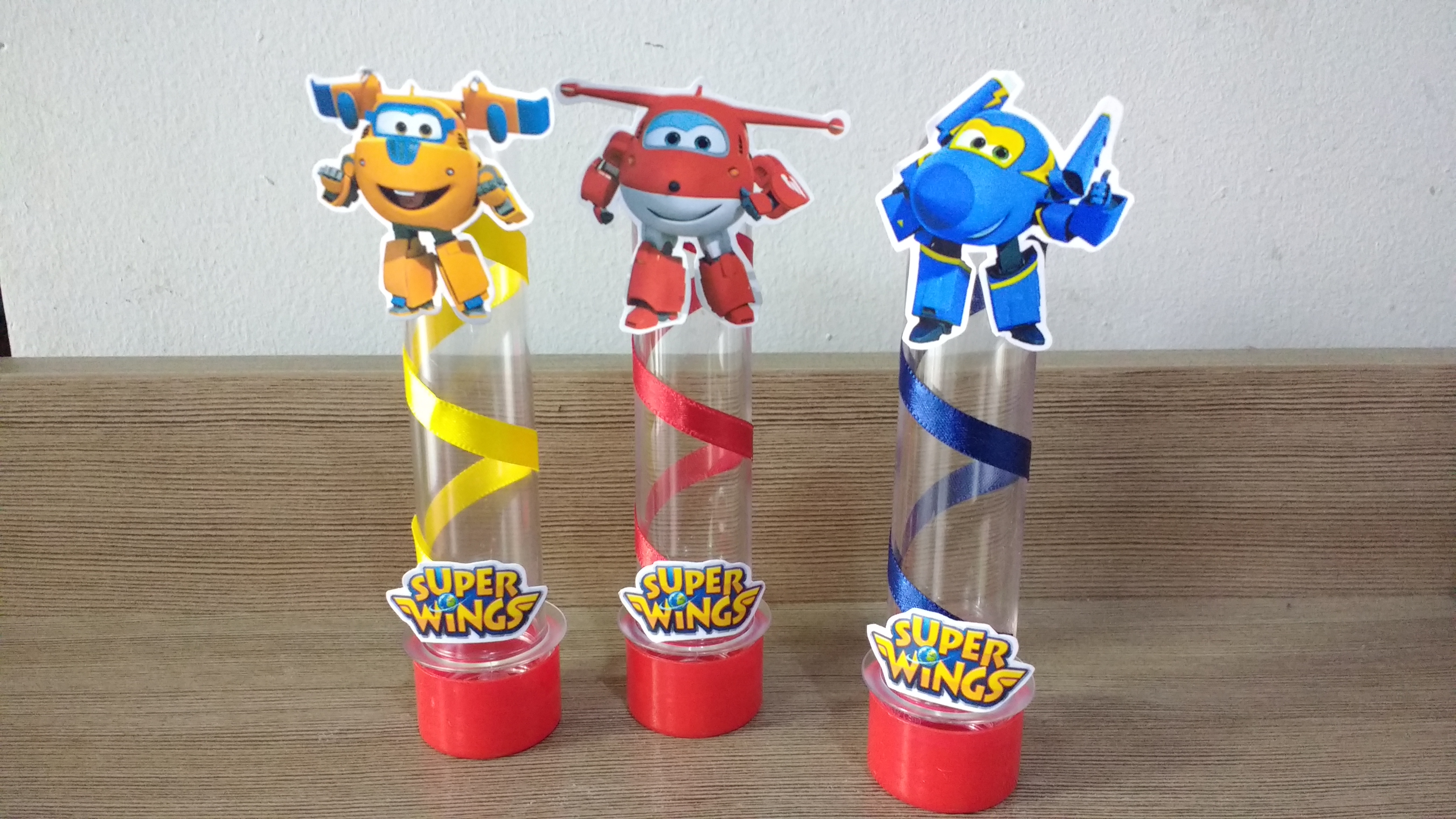 lembrancinha super wings Tubete