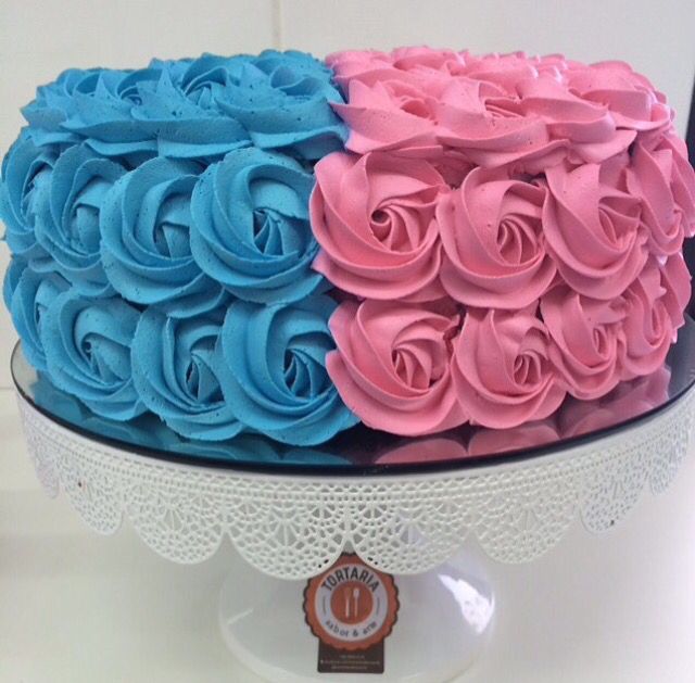 bolo azul e rosa Com Chantilly