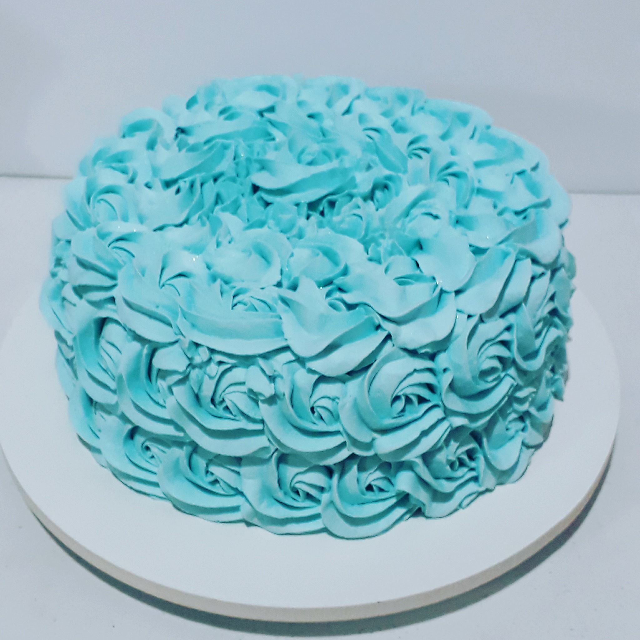 bolo azul tiffany Com Chantilly