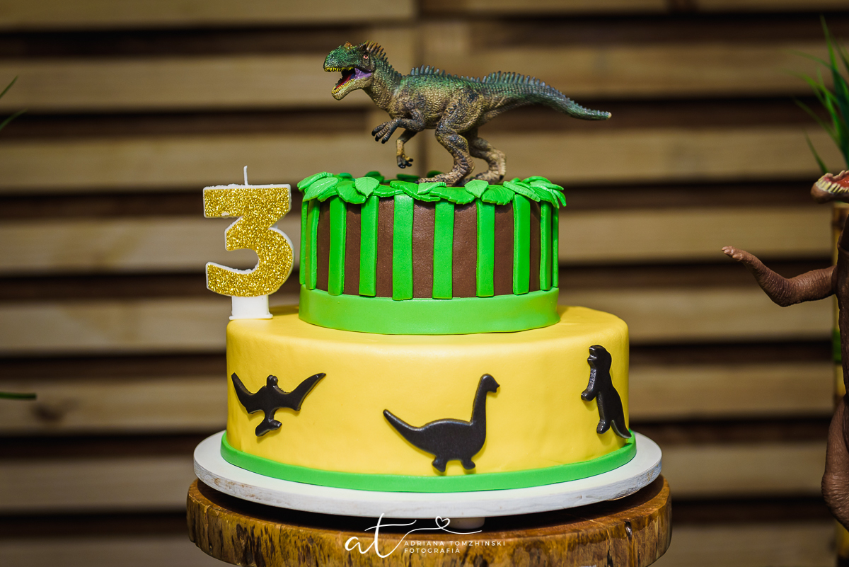 bolo de aniversario infantil Dinossauro