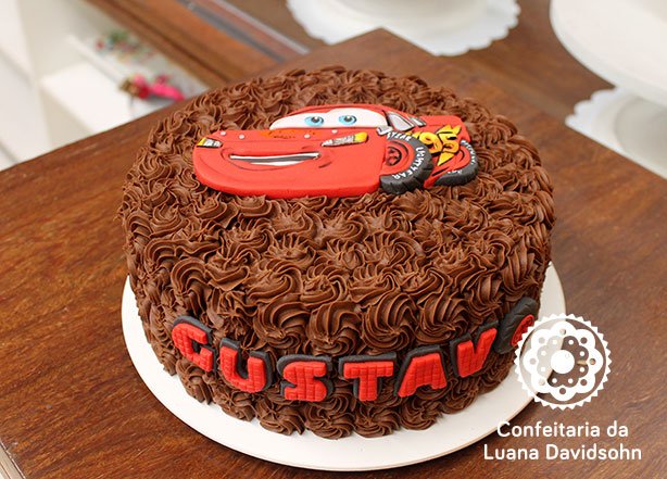 bolo de aniversario infantil Tema Carros