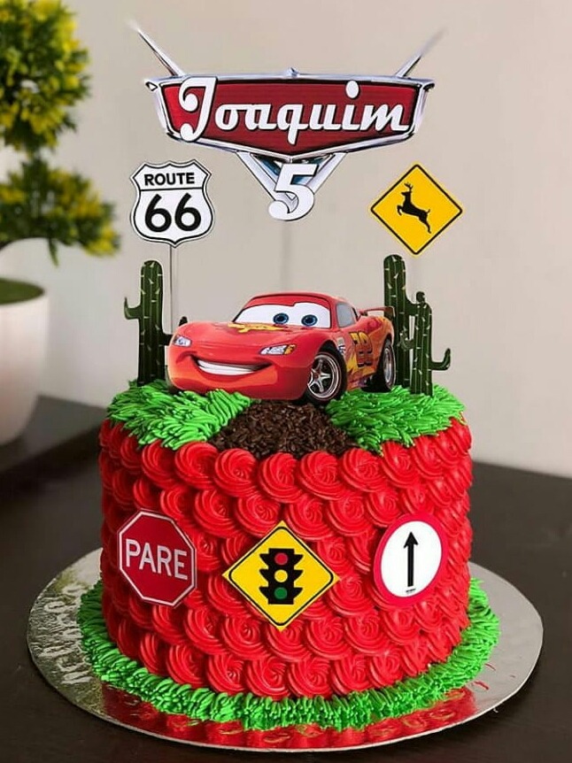 bolo de aniversario infantil Tema Carros