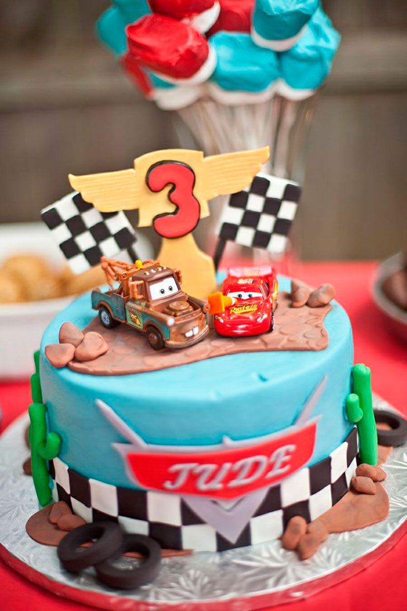 bolo de aniversario infantil Tema Carros