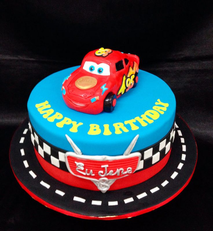 bolo de aniversario infantil Tema Carros