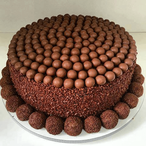 Bolo de Aniversário Masculino Chocolate