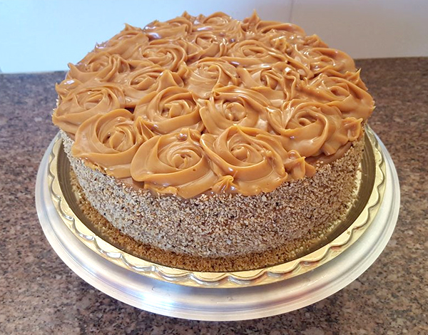 bolo de aniversario simples Doce de Leite