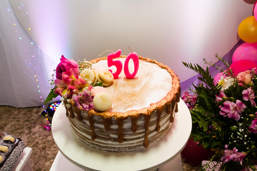 Bolo de Aniversário Feminino 50 anos