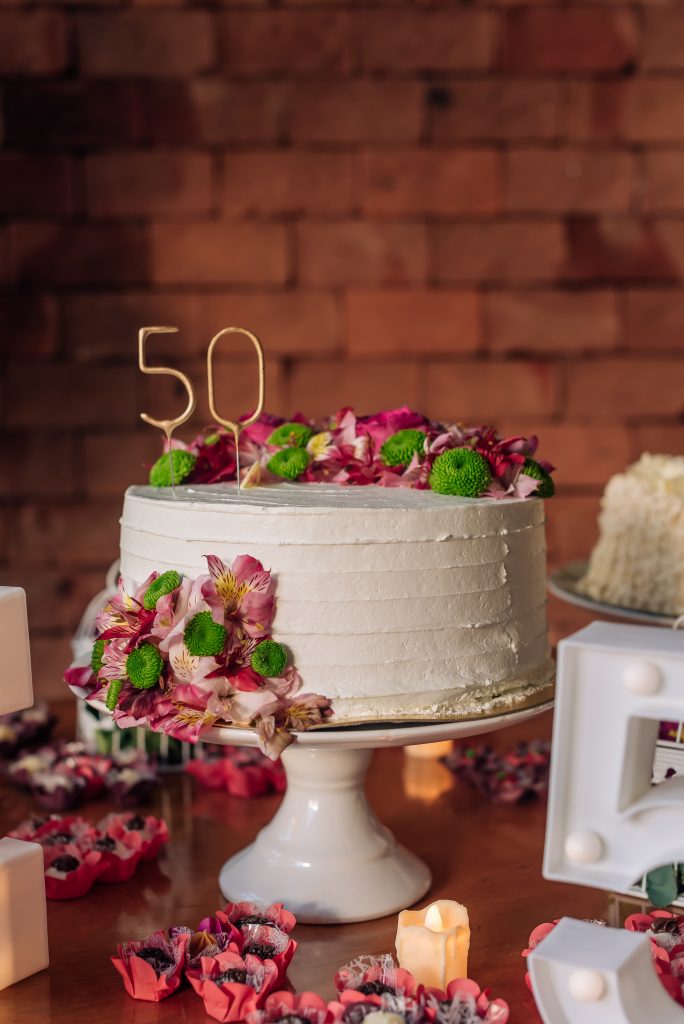 Bolo de Aniversário Feminino 50 anos