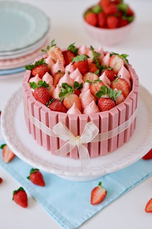 Bolo de Aniversário Feminino Simples