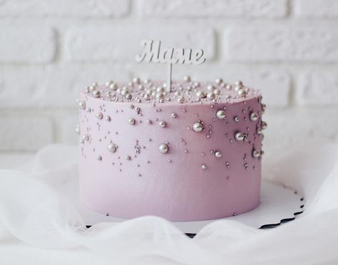 Bolo de Aniversário Feminino Simples