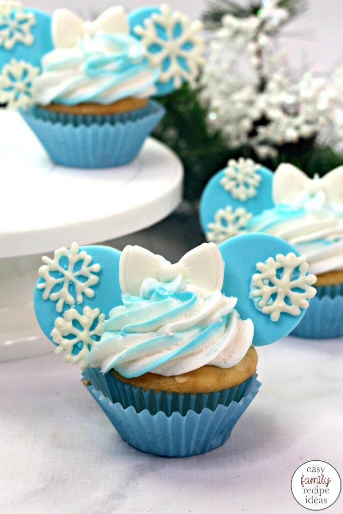 cupcake da frozen Com Chantilly