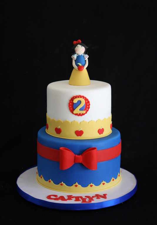  Bolo de 2 Andares Branca de Neve