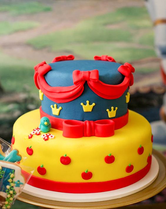  Bolo de 2 Andares Branca de Neve