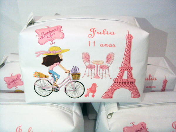 Lembrancinha Tema Paris Necessaire