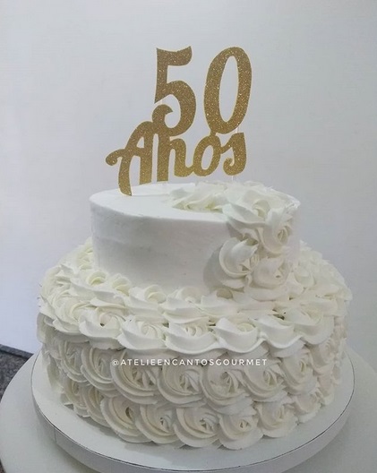 Bolo de bodas de ouro Chantilly