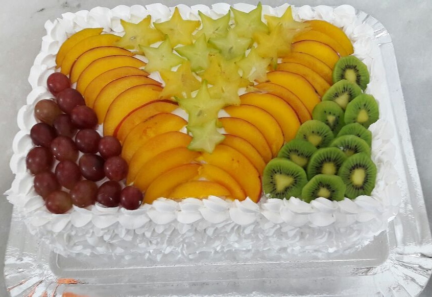 Bolo decorado com frutas Quadrado