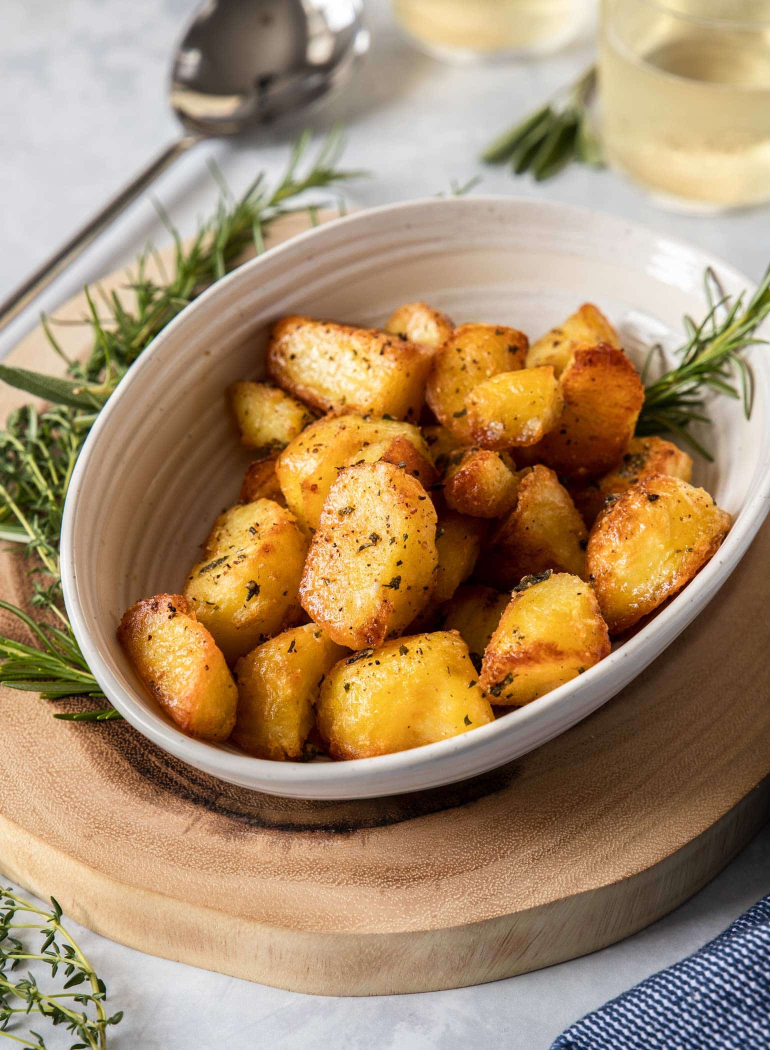 Potato dish. Блюда с картофелем. Roast Potatoes. Гарнир овощи картофель по деревенски. Вуазен картофель блюдо.