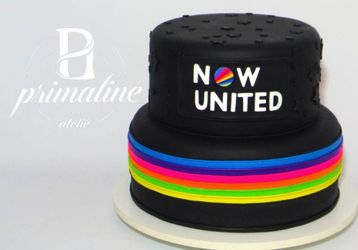 Bolo Now United Preto