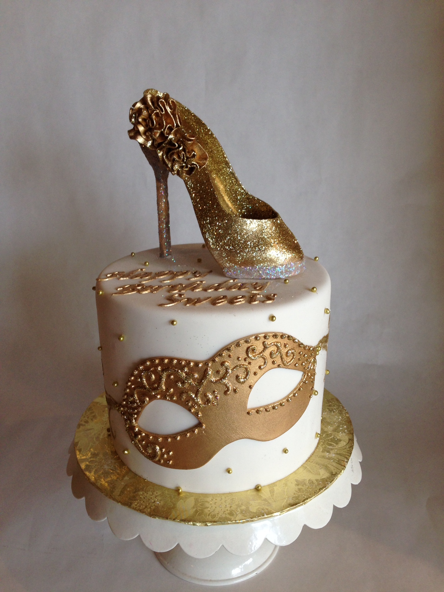 Bolo Glow Cake Dourado